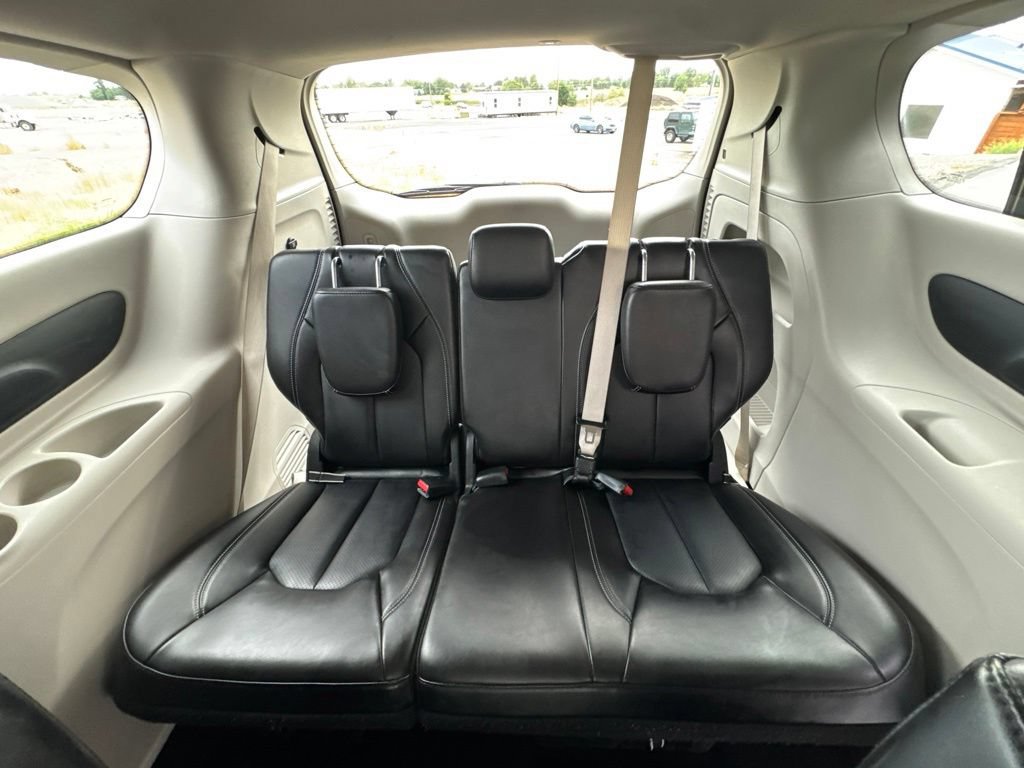 Used 2023 Chrysler Pacifica Touring-L FWD image 34