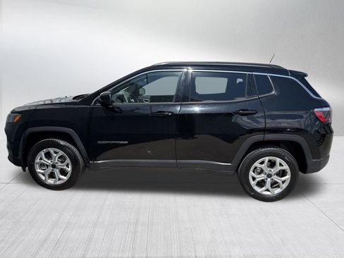 Used 2025 Jeep Compass Latitude w/ Sun & Sound Group image 5