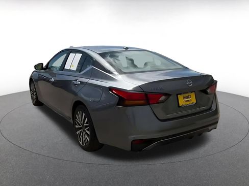 Used 2025 Nissan Altima 2.5 SV FWD image 10