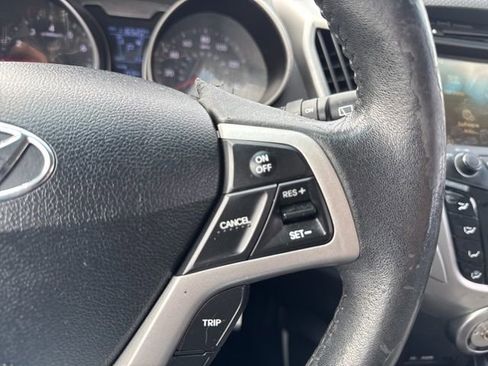 Used 2013 Hyundai Veloster w/ Style Pkg image 21