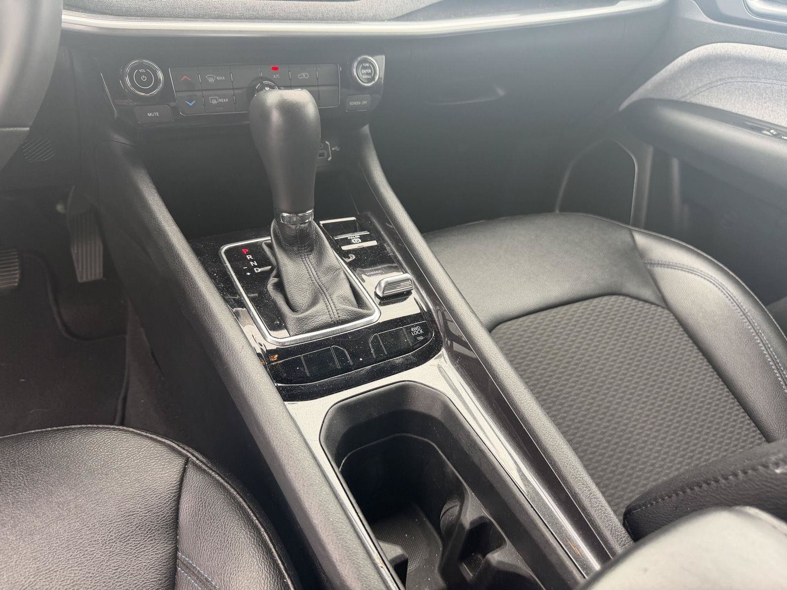 Used 2024 Jeep Compass Latitude AWD/4WD image 17
