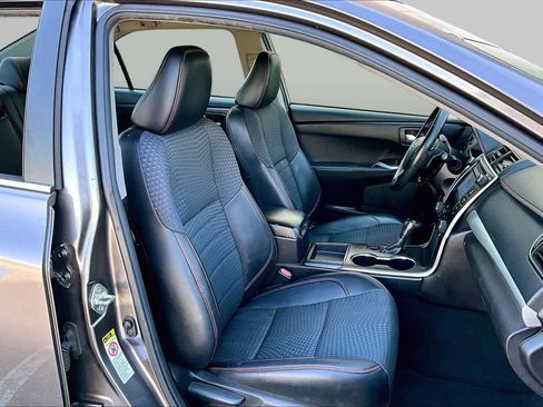 Used 2015 Toyota Camry SE FWD image 8
