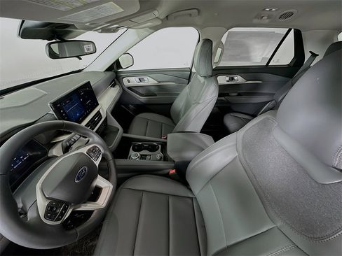 New 2026 Ford Explorer Active w/ Active Comfort Package image 11