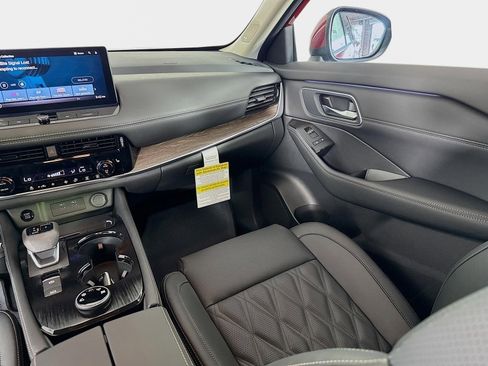 New 2026 Nissan Rogue Platinum image 25