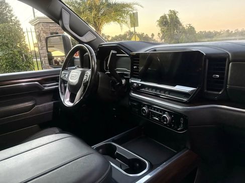 Used 2024 GMC Sierra 2500 SLT w/ SLT Convenience Package image 7