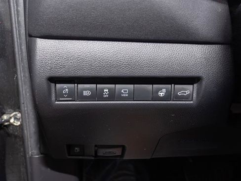 Used 2022 Toyota Venza Limited image 12