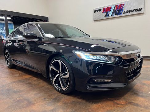 Used 2018 Honda Accord Sport image 3