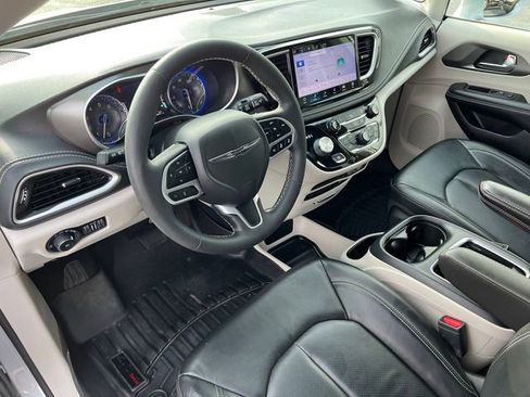 Used 2022 Chrysler Pacifica Touring-L FWD image 29