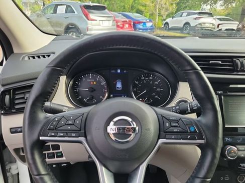 Used 2022 Nissan Rogue Sport SL FWD image 19