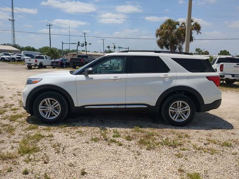 Used 2023 Ford Explorer XLT w/ Equipment Group 202A image 7