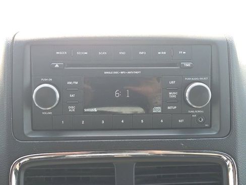 Used 2016 Dodge Grand Caravan SE image 28