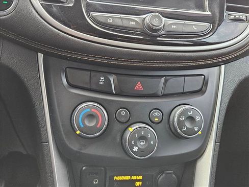 Used 2018 Chevrolet Trax LT w/ LT Convenience Package FWD image 10