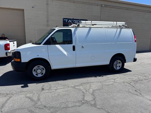 Used 2015 Chevrolet Express 2500 RWD image 4
