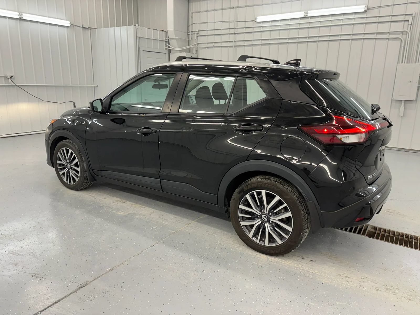 Used 2021 Nissan Kicks SV FWD image 3