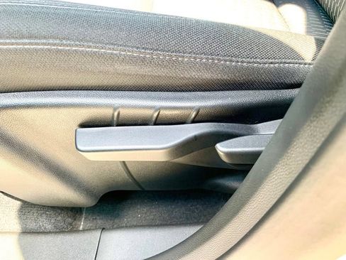 Used 2025 Chevrolet Equinox LT FWD image 41