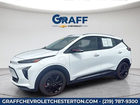 Used 2023 Chevrolet Bolt EUV Premier w/ Sun & Sound Package FWD image 2