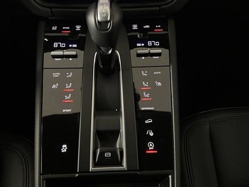 Certified 2025 Porsche Macan image 35