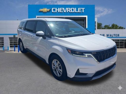 Used 2022 Kia Carnival LX image 4