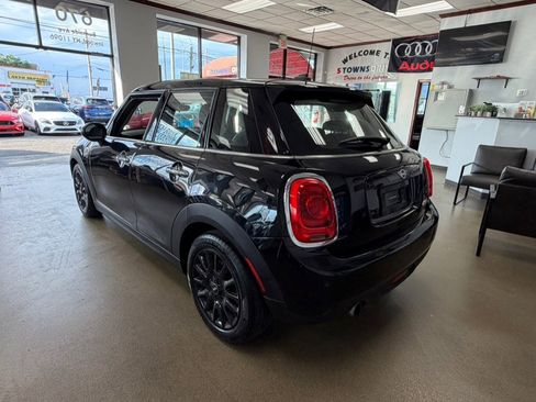 Used 2019 MINI Cooper 4-Door Hardtop FWD image 8
