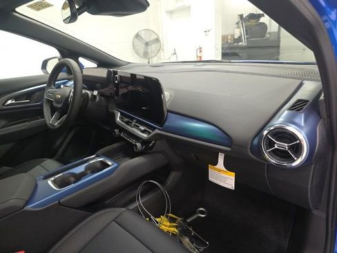 New 2026 Chevrolet Equinox EV LT image 28