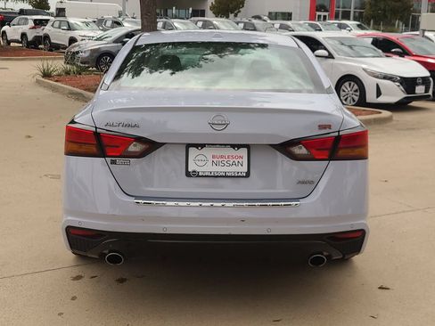 Certified 2023 Nissan Altima 2.5 SR w/ SR Premium Package AWD/4WD image 3