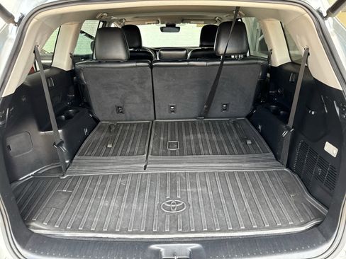 Used 2019 Toyota Highlander XLE image 25