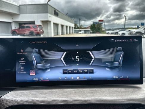 Used 2025 BMW 330i xDrive Sedan w/ Convenience Package image 19