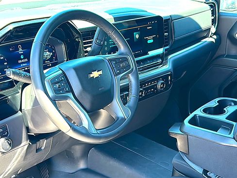Used 2023 Chevrolet Silverado 1500 LT w/ Z71 Off-Road Package AWD/4WD image 12