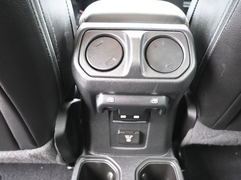 Used 2023 Jeep Gladiator Overland image 19