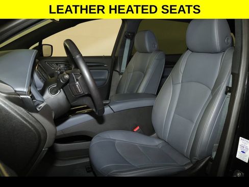 Used 2023 Buick Enclave Essence w/ Sport Touring Edition FWD image 3
