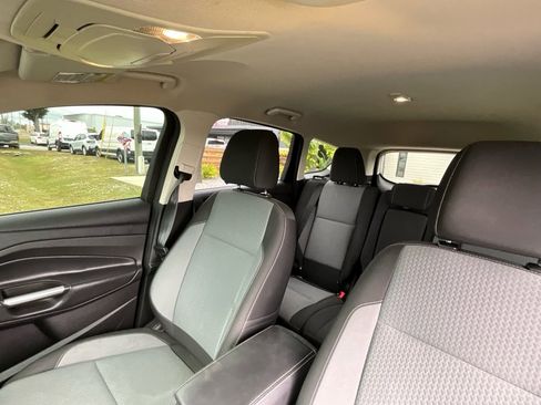 Used 2017 Ford Escape SE w/ Equipment Group 201A image 10