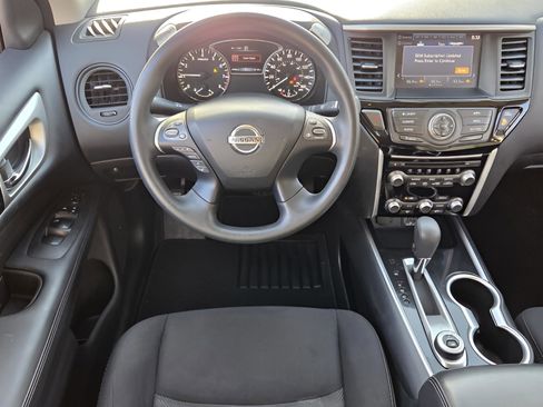 Used 2018 Nissan Pathfinder S image 8