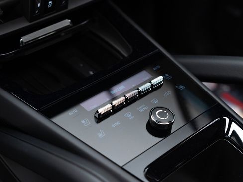 New 2025 Porsche Cayenne image 26