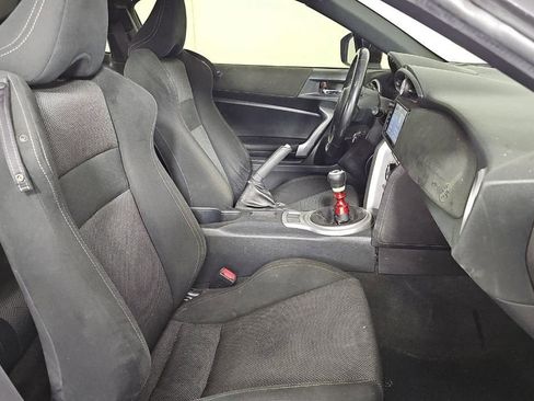 Used 2017 Toyota 86 RWD image 6