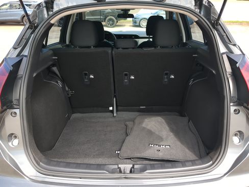 Used 2024 Nissan Kicks SV FWD image 11