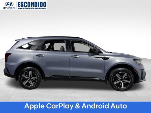 Used 2022 Kia Sorento EX w/ Panoramic Sunroof Package image 6