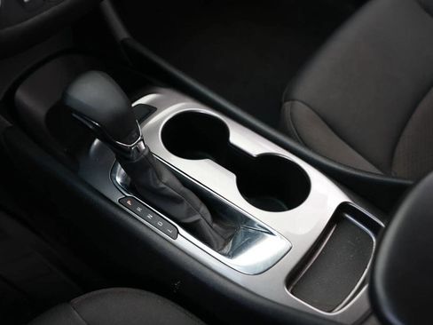 Used 2021 Chevrolet Malibu LS FWD image 21
