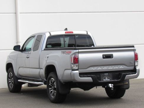 Used 2022 Toyota Tacoma TRD Sport w/ TRD Premium Sport Package AWD/4WD image 5