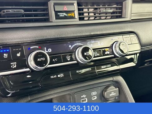 Used 2025 Honda Pilot Elite image 18