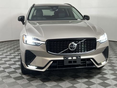 Used 2025 Volvo XC60 B5 Plus image 4