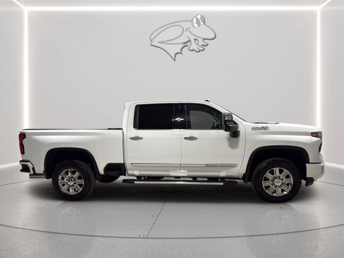 Used 2026 Chevrolet Silverado 2500 High Country w/ Technology Package AWD/4WD image 8