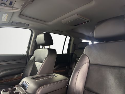 Used 2017 Chevrolet Suburban LT w/ LT Signature Package AWD/4WD image 28