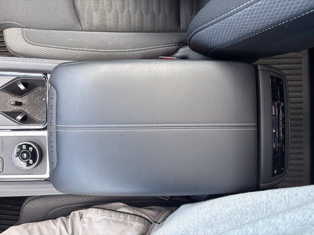 Used 2025 Nissan Pathfinder SV w/ SV Premium Package AWD/4WD image 20