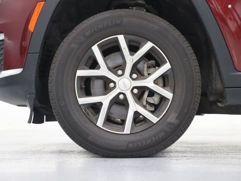 Used 2024 Jeep Grand Cherokee L Limited w/ Luxury Tech Group II AWD/4WD image 9