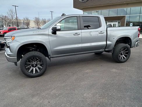 Used 2025 Chevrolet Silverado 1500 LT image 3