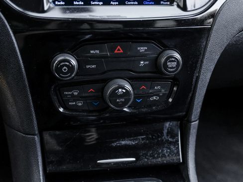 Used 2019 Chrysler 300 S RWD image 33
