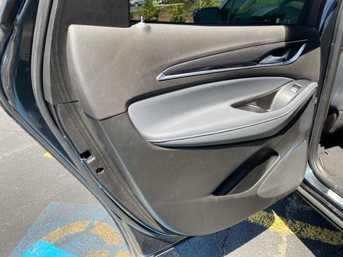 Used 2018 Buick Enclave Essence AWD/4WD image 38
