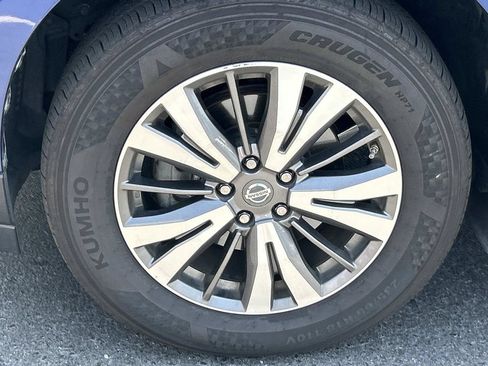 Used 2017 Nissan Pathfinder SL w/ SL Tech Package AWD/4WD image 11
