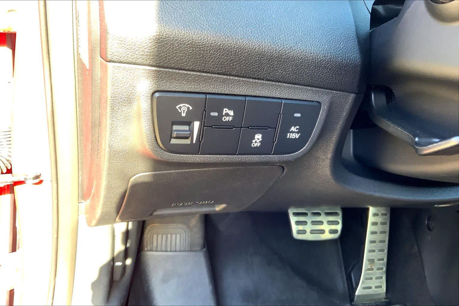 Used 2017 Hyundai Veloster Turbo w/ Tech Package 02 FWD image 32