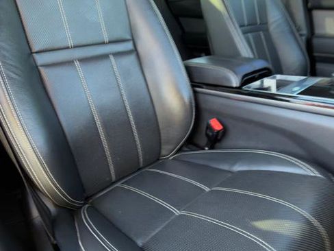 Used 2019 Land Rover Range Rover Velar S image 46